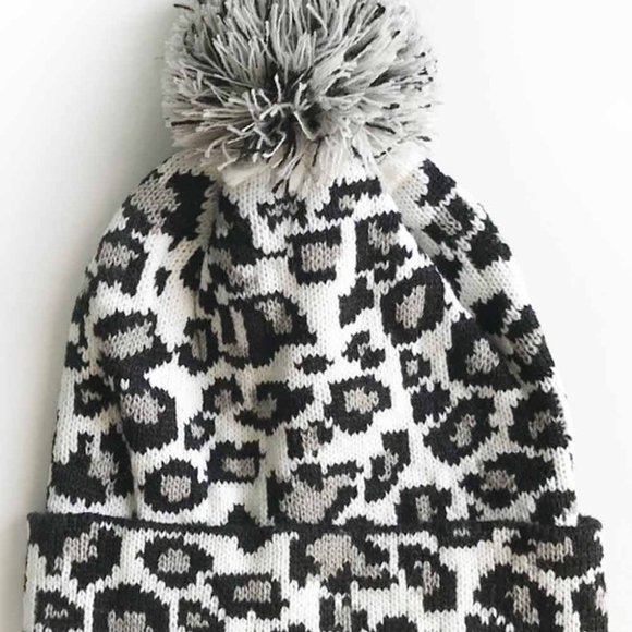 BACK IN STOCK Ladies Leopard Pom Beanie Winter Hat - Picture 3 of 7